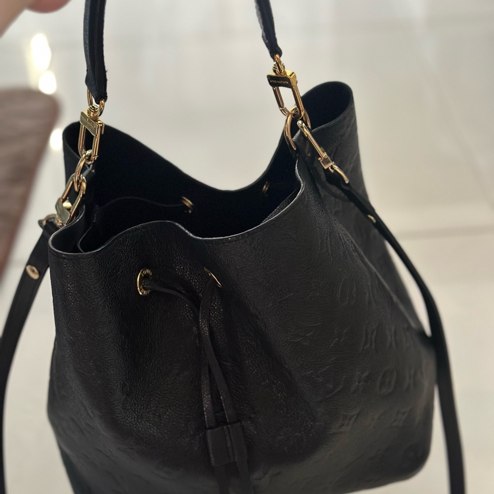 Louis Vuitton Black Leather Drawstring Shoulder Bag - Picture 2 of 3